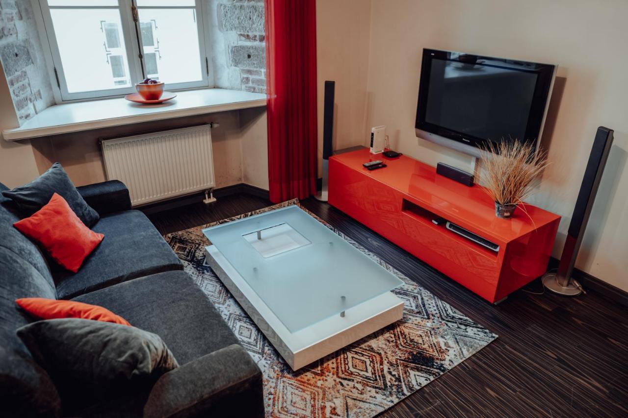 Design In The Heart Of Old Town Apartment